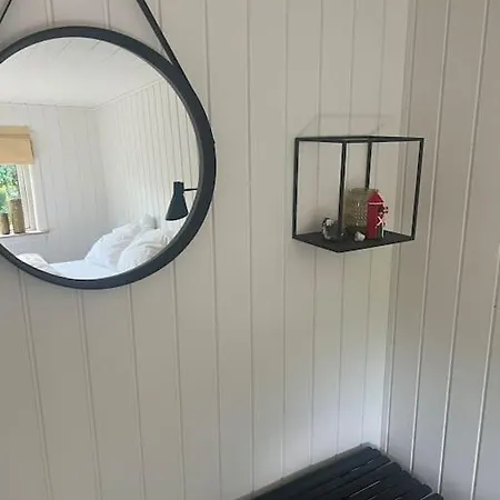 Wunderschoenes Sommerhaus In 아파트 *