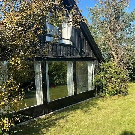 Wunderschoenes Sommerhaus In *
